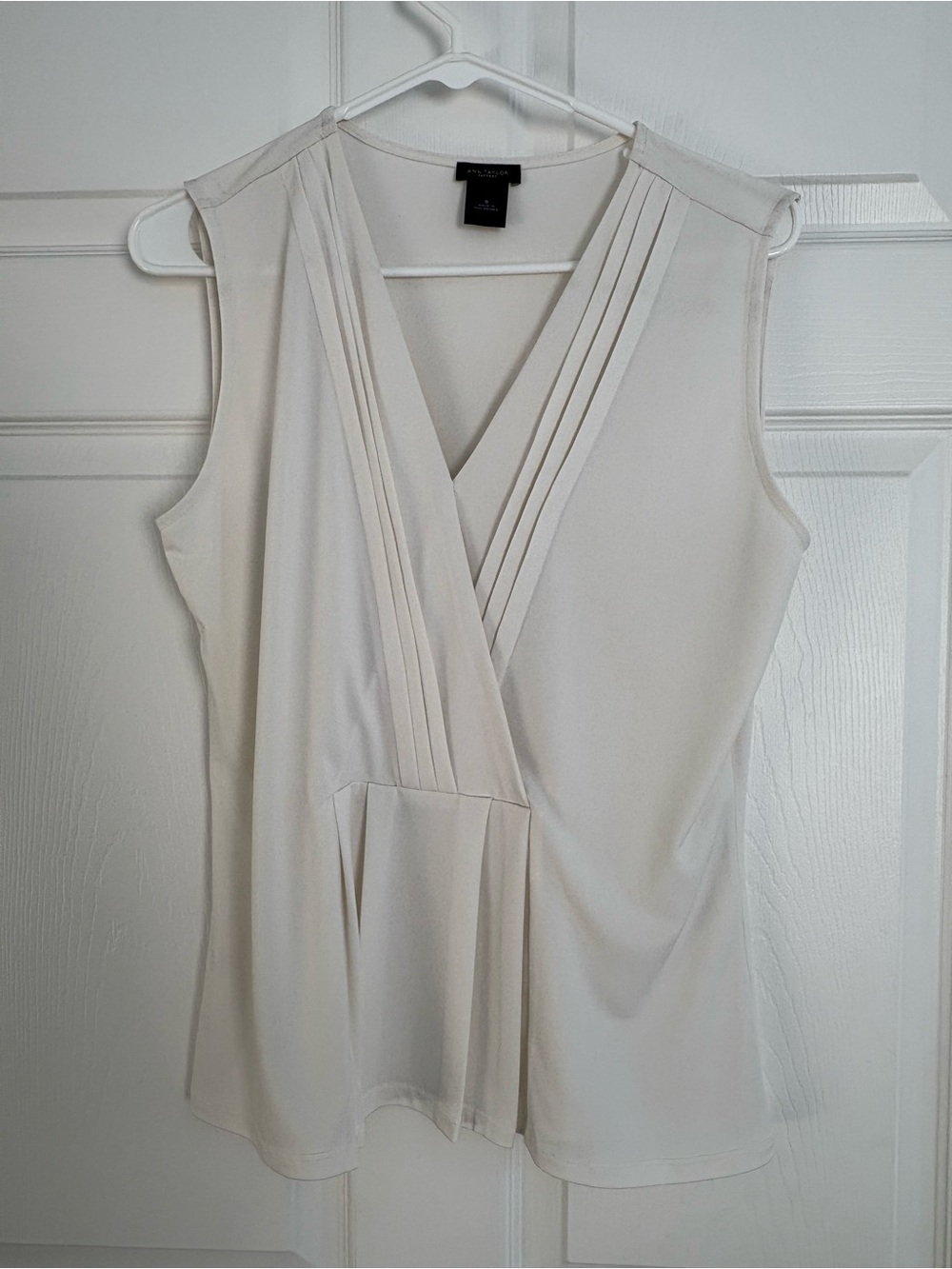 Ann Taylor Cream Pleated V-Neck Sleeveless Blouse